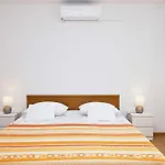 With Parking Space Stupin Celine, - 23812 Apartmán Rogoznica (Sibenik-Knin)